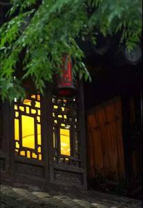 《水調歌頭·昵昵兒女語》